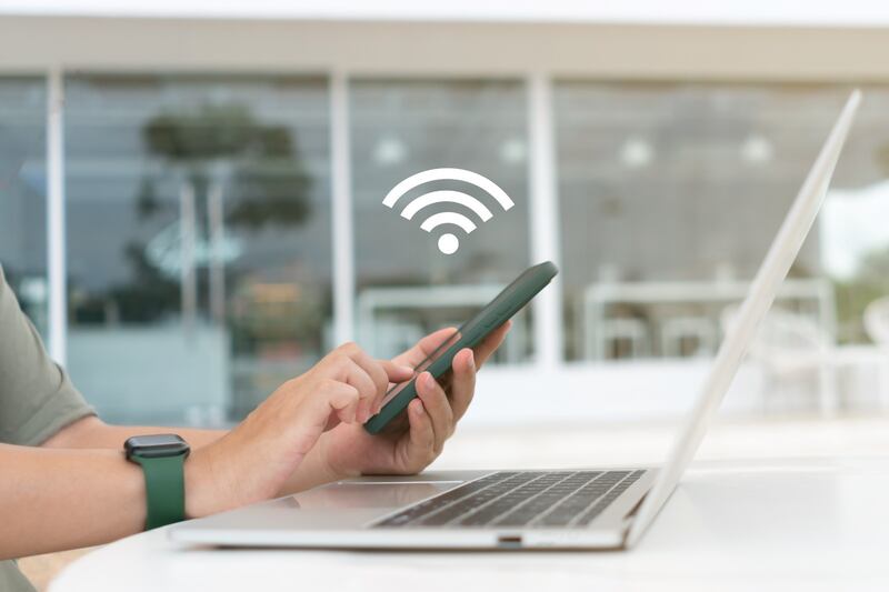 WiFi con retorno: empresas monetizan sus redes con anuncios, datos y servicios pagos desde el portal cautivo.
