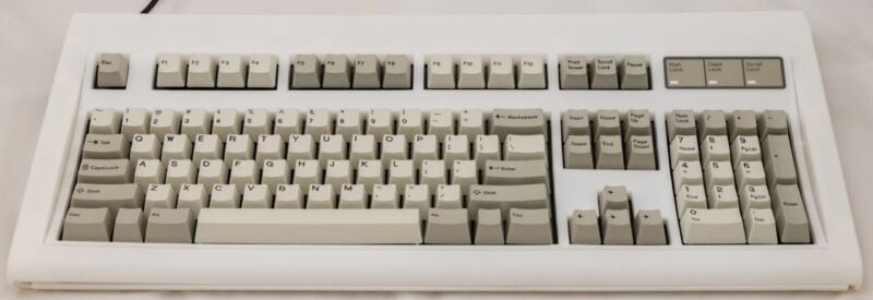Model F Labs trae de vuelta los legendarios teclados Model F mecánicos de IBM, con soporte para sistemas operativos modernos pero con el diseño clásico.