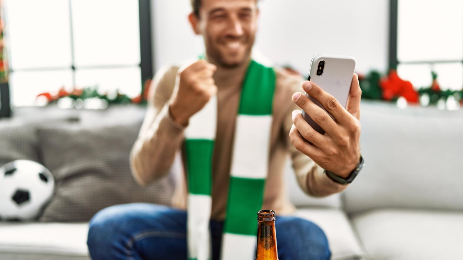 Los nuevos razr fold y edge 70 fusion llegan con diseño inspirado en el evento más importante del futbol