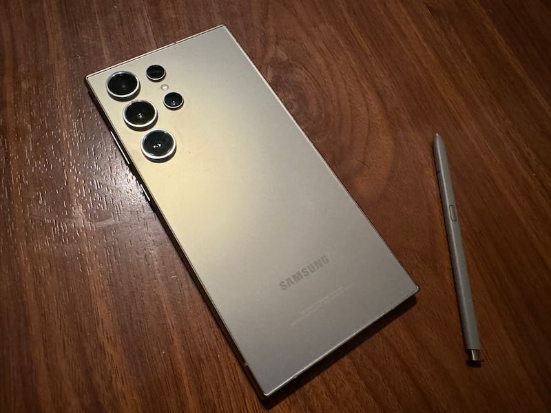 Samsung S24 Ultra - FayerWayer