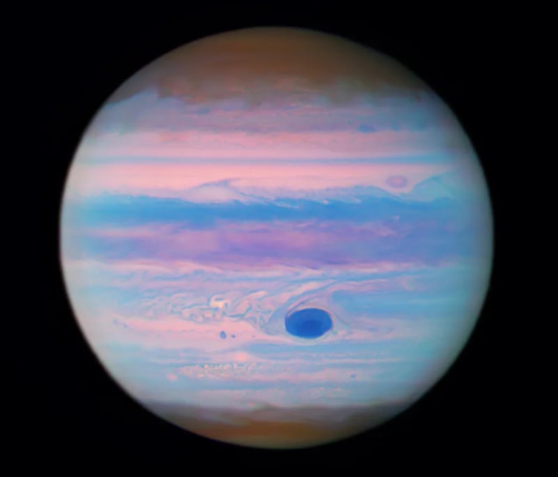 Júpiter en ultravioleta / Hubble