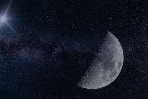 Una maravilla estelar: Saturno y sus anillos fueron captados en la misma foto a un costado de la Luna