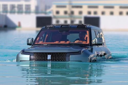 Empresa de autos eléctricos en China vence a Elon Musk al fabricar un todoterreno que se sumerge en el agua