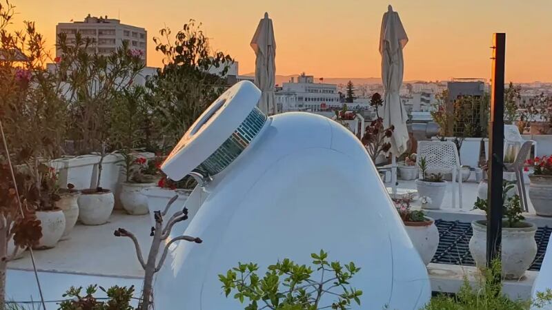 El Kumulus-1 es un generador de agua atmosférica (AWG) que produce de 20 a 30 litros de agua potable saludable por día