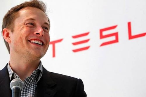 Elon Musk libera la beta de Conducción Autónoma Total en sus coches Tesla