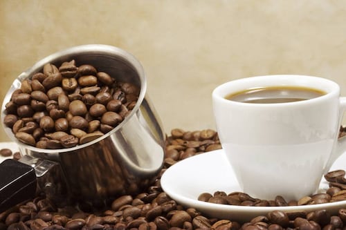 El riesgo de morir de una enfermedad cardiaca se reduce con el consumo moderado de café
