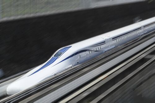 Japón prueba con éxito el primer tren con levitación magnética que alcanza los 500 km/h