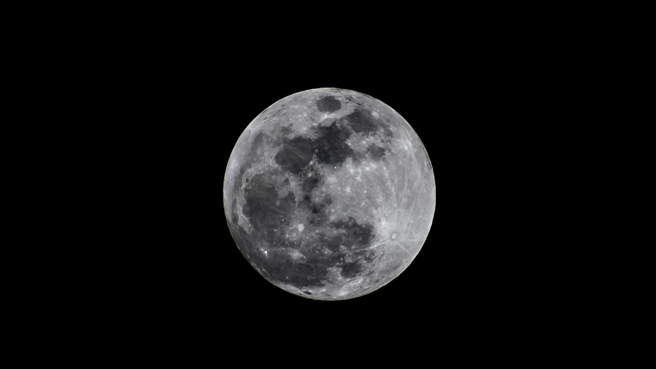 China ha colaborado anteriormente con científicos internacionales en el estudio de muestras de la cara visible de la Luna.