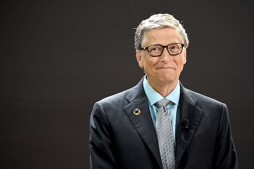 El plato favorito de Bill Gates afecta su lucha contra el cambio climático, ¿por qué?