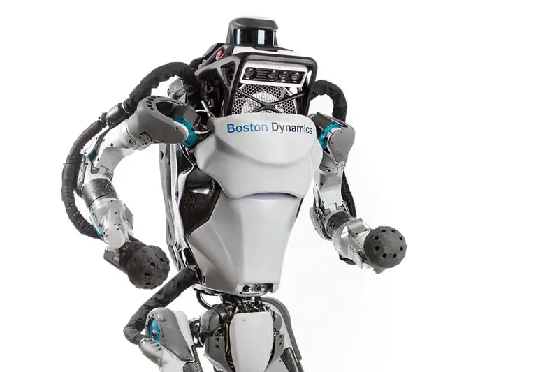Un video viral popularizado en TikTok mostraba al robot de Boston Dynamics cerca de convertirse en Terminator. Pero fue una Inteligencia Artificial.