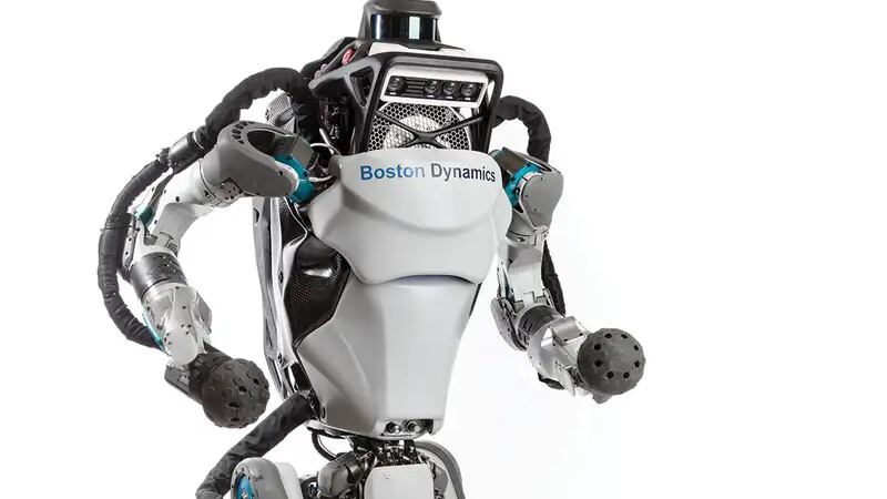 Un video viral popularizado en TikTok mostraba al robot de Boston Dynamics cerca de convertirse en Terminator. Pero fue una Inteligencia Artificial.