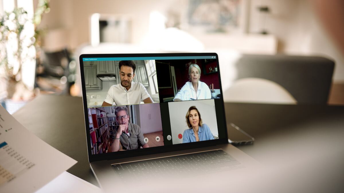 MateBook 16 es una portátil ligera, con alto rendimiento y buen diseño. Para aquellos profesionales que buscan conectividad, velocidad y eficiencia en un equipo, ideal para el trabajo híbrido y para llevar a un siguiente nivel tus reuniones virtuales.