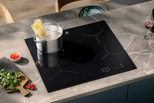 Calor cuántico: La física de semiconductores que permite cocinar alimentos sin encender una llama