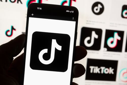 Opiniones divididas en TikTok: Los riesgos de su nueva función de clonación de voz con IA 