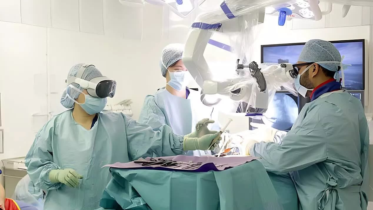 Apple Vision Pro es usado en cirugía médica.