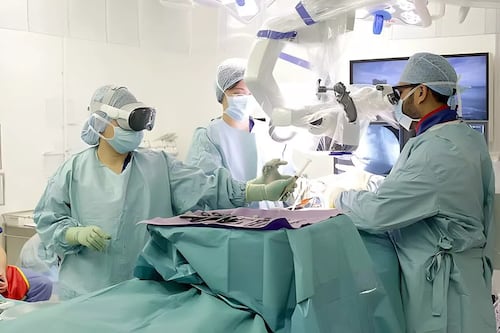Cirurgiões usam um Apple Vision Pro para realizar uma cirurgia: poderia revolucionar o setor médico?