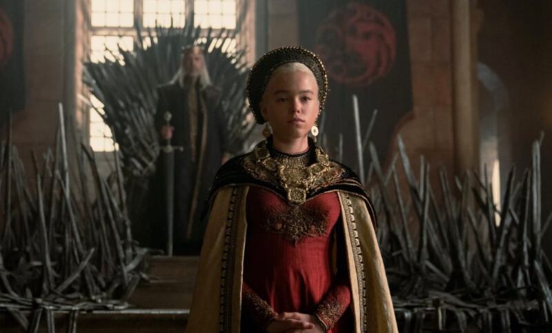 Alcock vive com seus pais e seus dois irmãos, com uma vida relativamente normal porque não é tão conhecida em Hollywood. "Eu me sinto um pouco deslocada no momento", reconheceu ela em entrevista à Vogue.