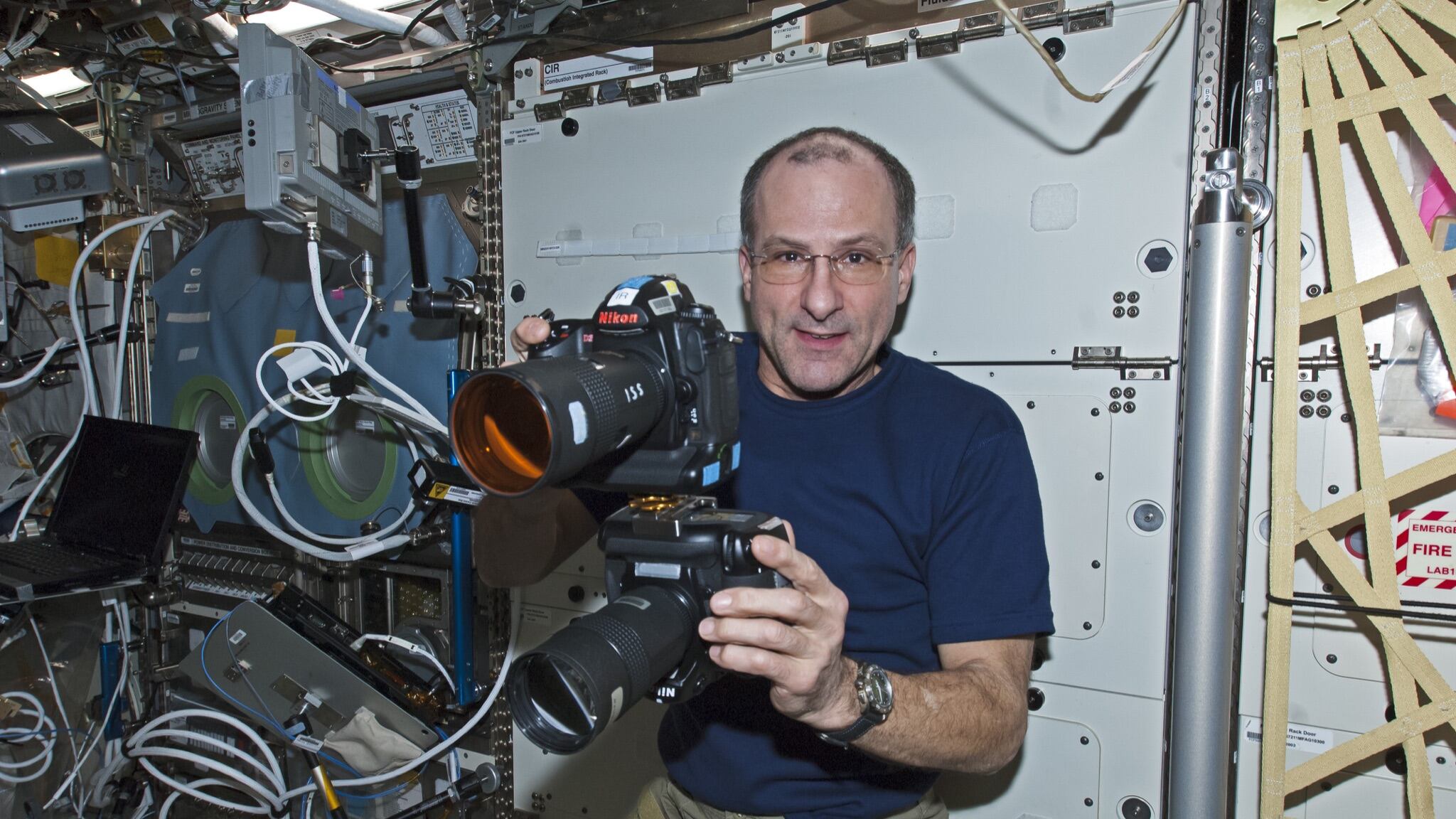 Damos un repaso por algunas de las fotos más impactantes tomadas por Don Petit, el astronauta activo con mayor edad en la historia de la NASA.