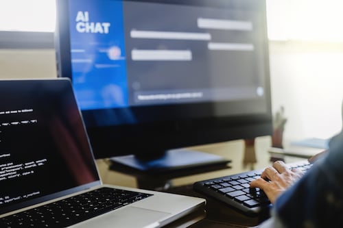 Adolescente le pidió instrucciones a ChatGPT para dar a luz a escondidas de sus papás