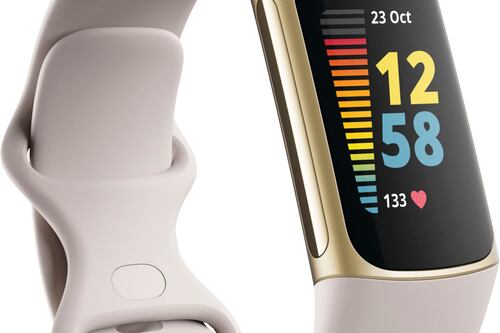 La Fitbit Charge 5 es oficial, con pantalla a color y detección de ronquidos