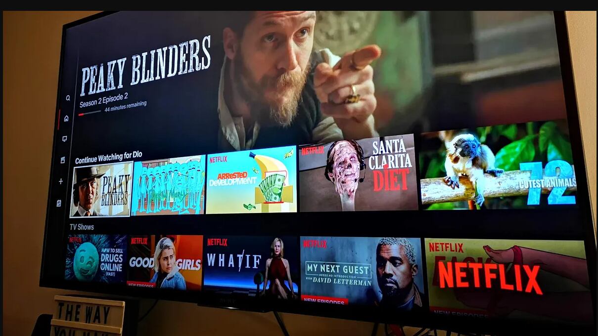 La popular plataforma de streaming Netflix ha anunciado que, a partir del 1 de diciembre de 2024, dejará de estar disponible en televisores fabricados antes de 2014
