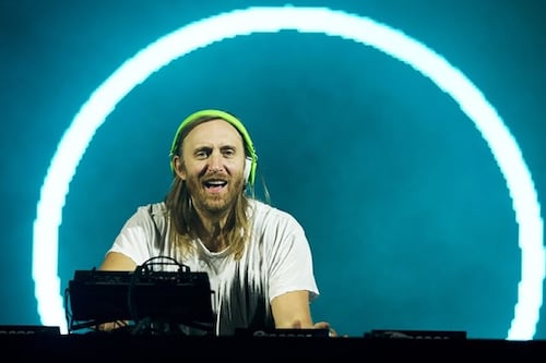 Así fue como David Guetta recreó la voz de Eminem con herramientas de IA durante un espectáculo de música electrónica