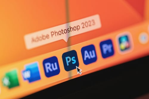 Photoshop añade una nueva función de IA generativa con indicaciones en más de 100 idiomas