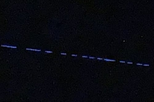 Luces extrañas en el cielo muestran el acceso paranormal donde supuesto OVNI gigante ‘aterrizó’
