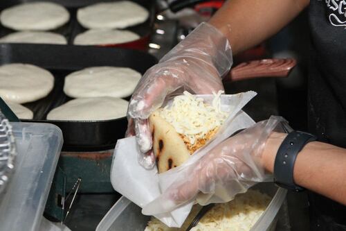 La Inteligencia Artificial nos sacó de la duda y respondió si la arepa es colombiana o venezolana