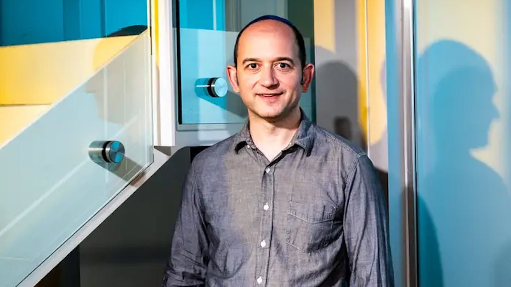 El experto había renunciado a Google en 2021, luego de que la compañía se negara a lanzar el servicio de chatbot que él había creado.