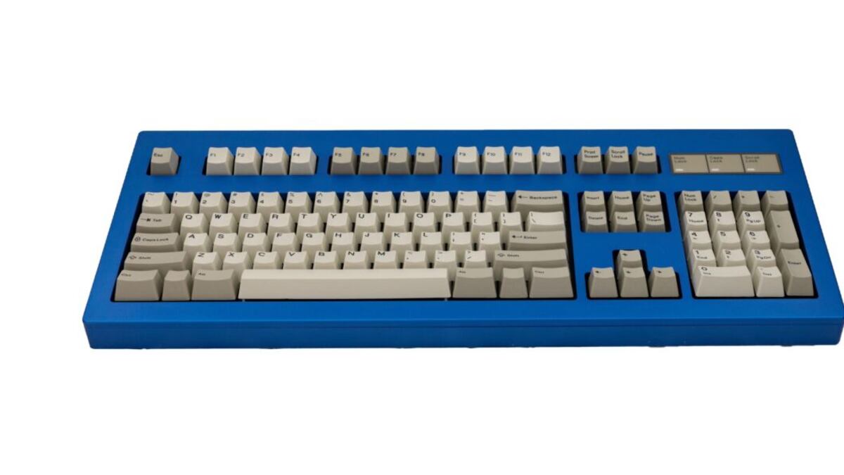 Model F Labs trae de vuelta los legendarios teclados Model F mecánicos de IBM, con soporte para sistemas operativos modernos pero con el diseño clásico.