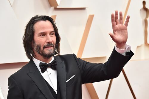 Keanu Reeves reaparece con radical cambio de look: “Se ve perfecto”