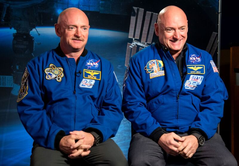 Los hermanos gemelos Mark y Scott Kelly, exastronautas de la NASA.