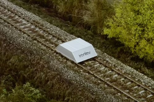 IronLev presenta el tren del futuro con su prototipo de levitación magnética maglev que flota sobre rieles