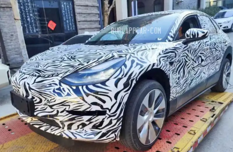 El Tesla inédito será un poco más pequeño que el Mazda CX-30