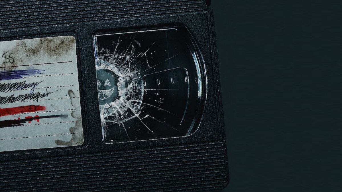 A una semana del estreno de la sexta temporada de Black Mirror podemos hablar de los guiños y los Easter Eggs en todos los episodios.