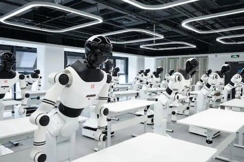 ¿Escuelas para robots? China inaugura centros de entrenamiento masivo para humanoides, pero hay dudas