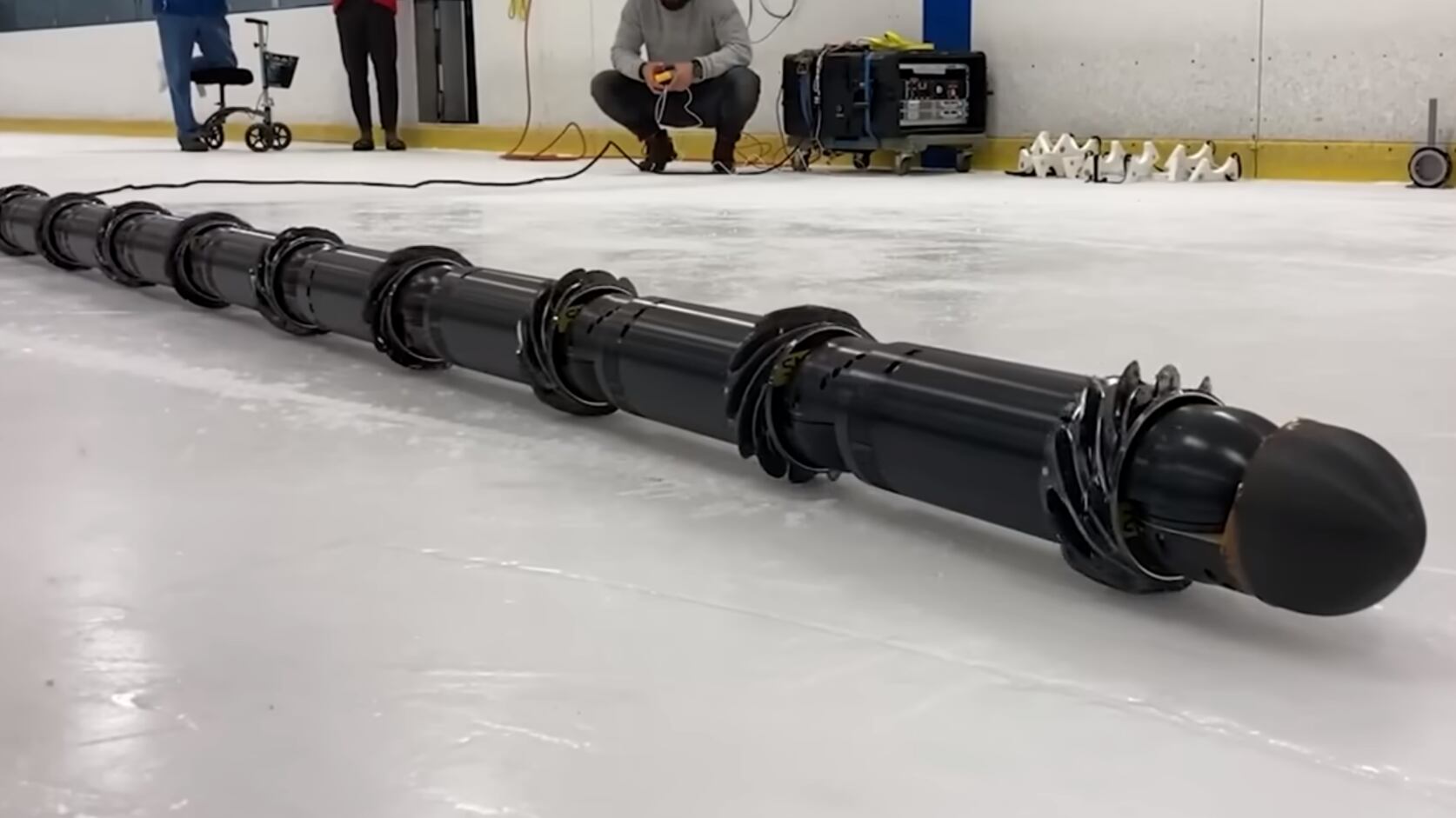 EELS podría investigar escenarios arrastrándose por grietas y nadando en el agua.