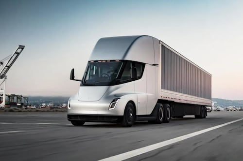 Elon Musk asegura que Pepsi recibirá los primeros camiones Semi de Tesla en diciembre