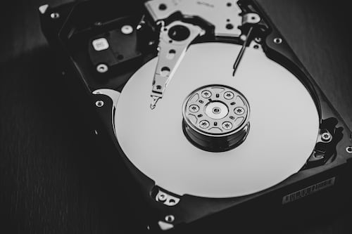 Tu vida en un disco duro de 5 exabytes: 10 datos interesantes sobre el almacenamiento de datos