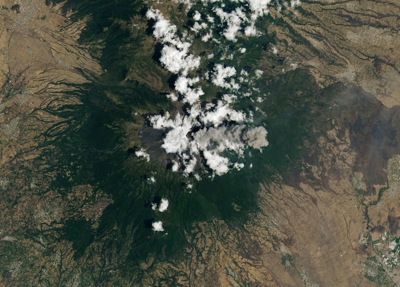El volcán Popocatépetl ha despertado en México y la NASA ha liberado algunas fotos tomadas desde su satélite Landsat 8.