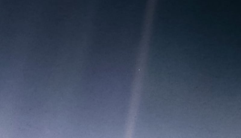 La Tierra vista a 6.000 millones de kilómetros | Foto tomada por la sonda Voyager I, NASA