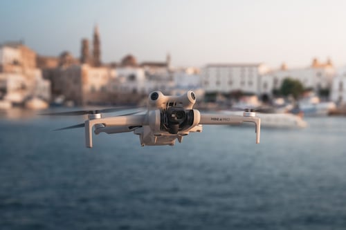 El vacío del cielo: ¿Quién sustituirá a DJI tras el baneo histórico de la FCC en EE. UU.?