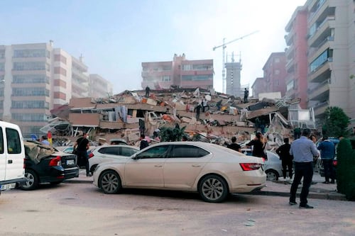 AHORA: terremoto de 7,0 remece a Grecia y Turquía: hay edificios caídos