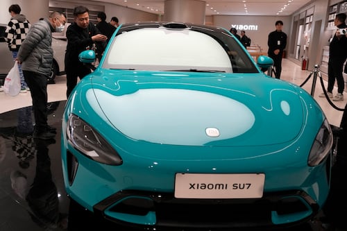 Xiaomi responde críticas del lanzamiento de su auto eléctrico con video de la fábrica que produce un coche cada 76 segundos