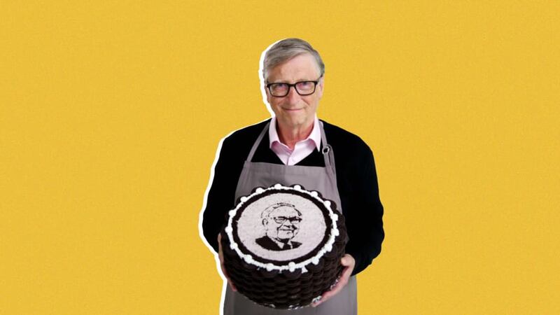 Circula en la red un video que muestra supuestamente a Bill Gates atacado con un pastel en la cara. Desmentimos su veracidad.