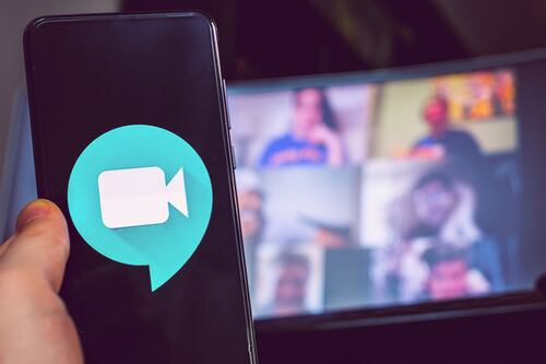 Al fin llegan las herramientas de IA para fondos en Google Meet: ¿Cómo funcionan?