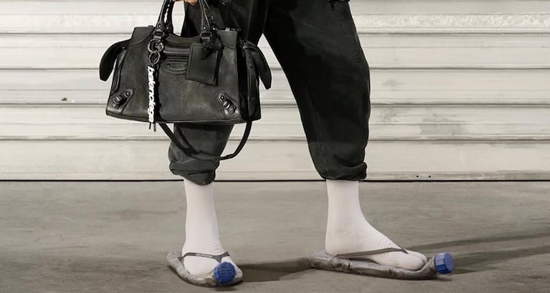 La marca española es criticada e inspira memes por sus diseños de moda.