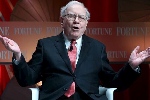 La polémica y llamativa dieta de Warren Buffett a sus 94 años: El accionista de Apple se toma 5 gaseosas diarias