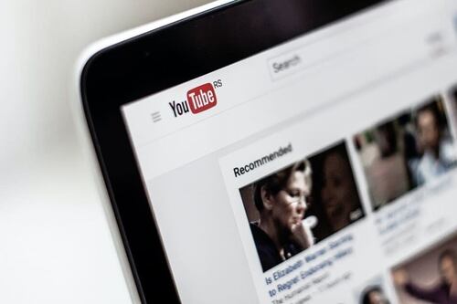 YouTube permitirá grabar audio empleando voces de artistas famosos